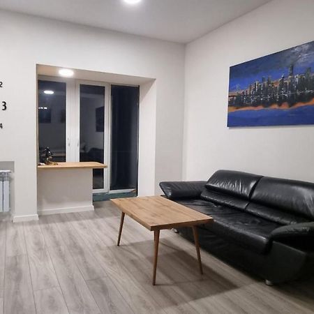 Апартаменти Поруч З М. Палац Україна Kiev Extérieur photo