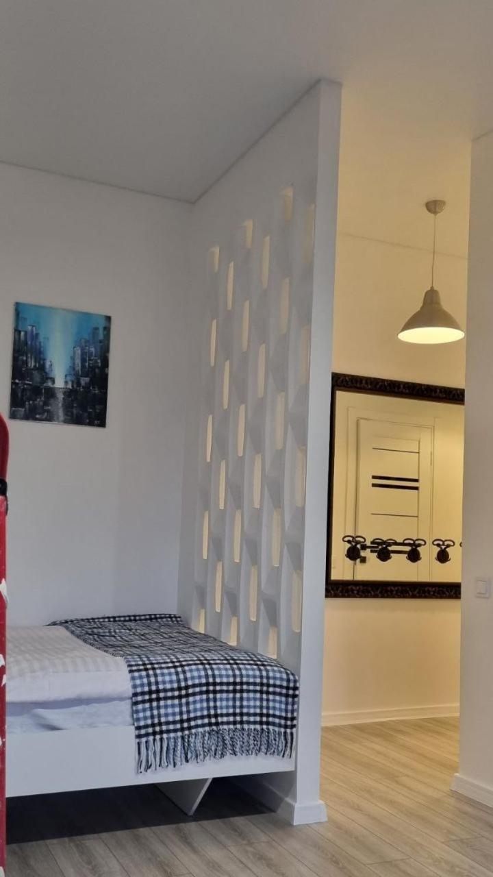 Апартаменти Поруч З М. Палац Україна Kiev Extérieur photo