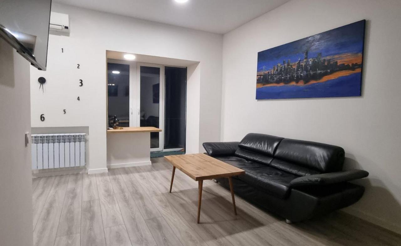 Апартаменти Поруч З М. Палац Україна Kiev Extérieur photo