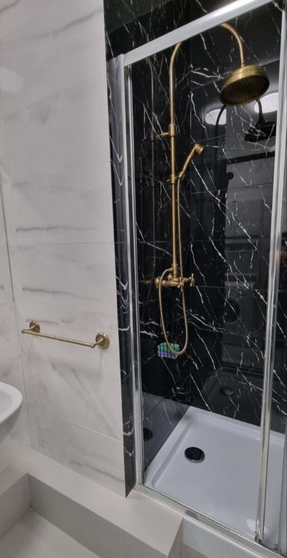 Апартаменти Поруч З М. Палац Україна Kiev Extérieur photo