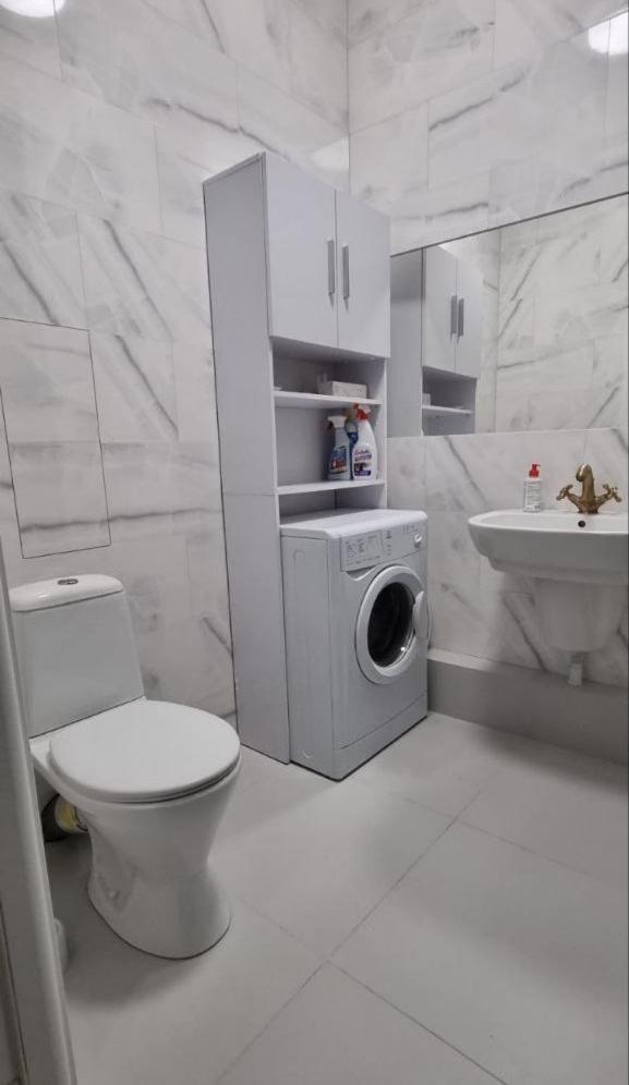 Апартаменти Поруч З М. Палац Україна Kiev Extérieur photo